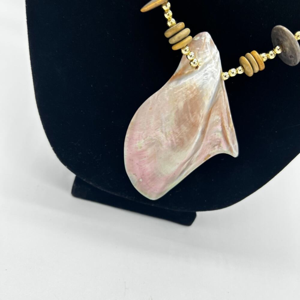 Vintage Large Shell Necklace Statement Pendant Beaded Beach Jewelry - Picture 9 of 12